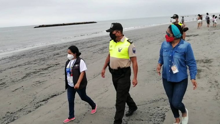 Recorrido de autoridades tras reapertura de las playas del cantón.