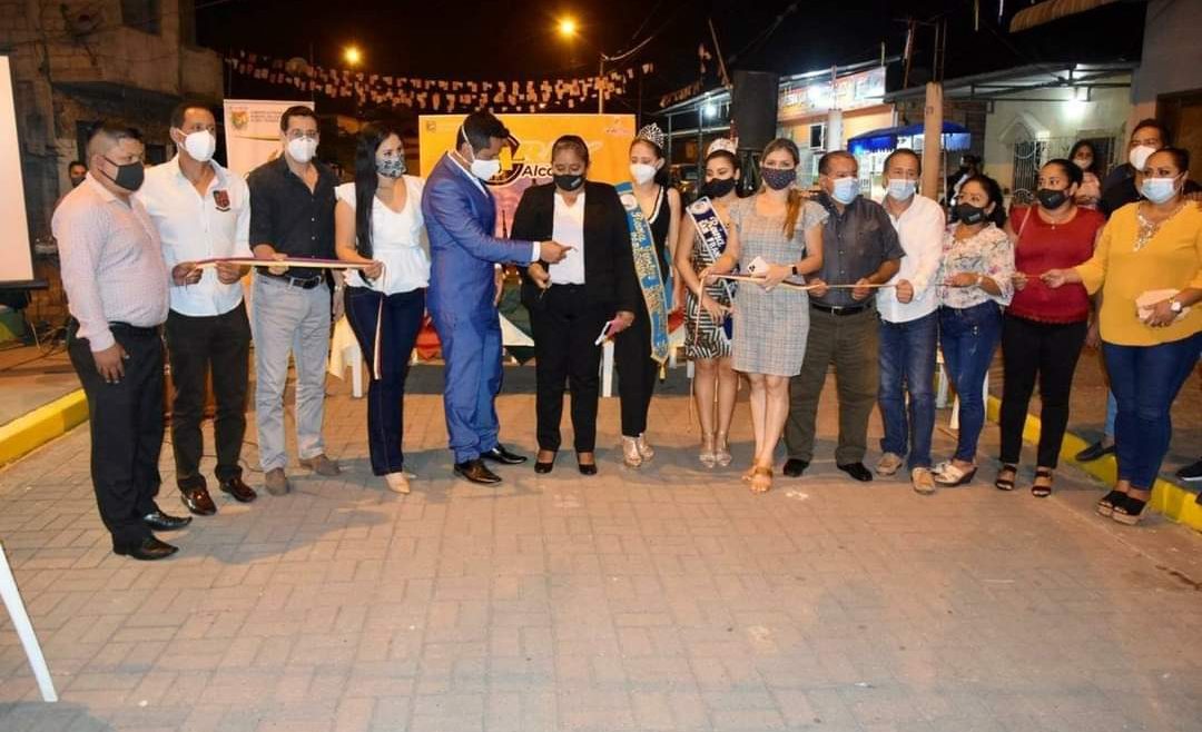 Alcalde Larry Vite entrega obras varias en beneficio de la parroquia Jumón