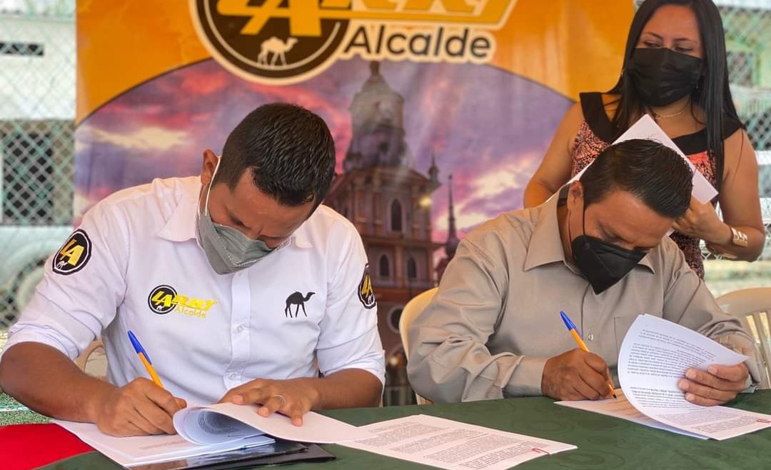 Alcalde Larry Vite suscribe convenio de cooperación interinstitucional con las siete Juntas Parroquiales