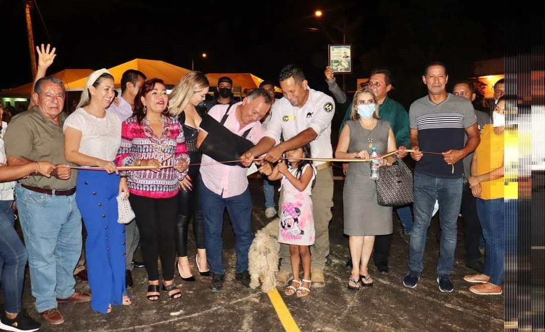 ALCALDE LARRY VITE Y PREFECTO DE EL ORO INAUGURAN OBRA DE MEJORAMIENTO Y ASFALTADO VIAL EN EL SITIO LA FLORIDA, PARROQUIA BELLAVISTA