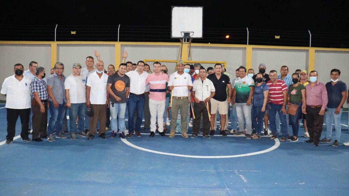 ALCALDE LARRY VITE INAUGURA ILUMINARIAS LED DE LA SEDE DE LA COOPERATIVA DE TAXIS SANTA ROSA