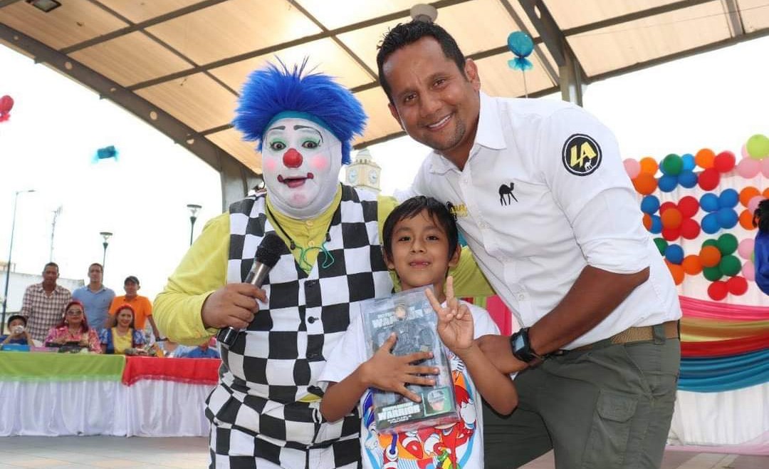 POR EL DÍA DEL NIÑO: ALCALDE LARRY VITE AGASAJA A MÁS DE 500 NIÑOS DEL CANTÓN SANTA ROSA