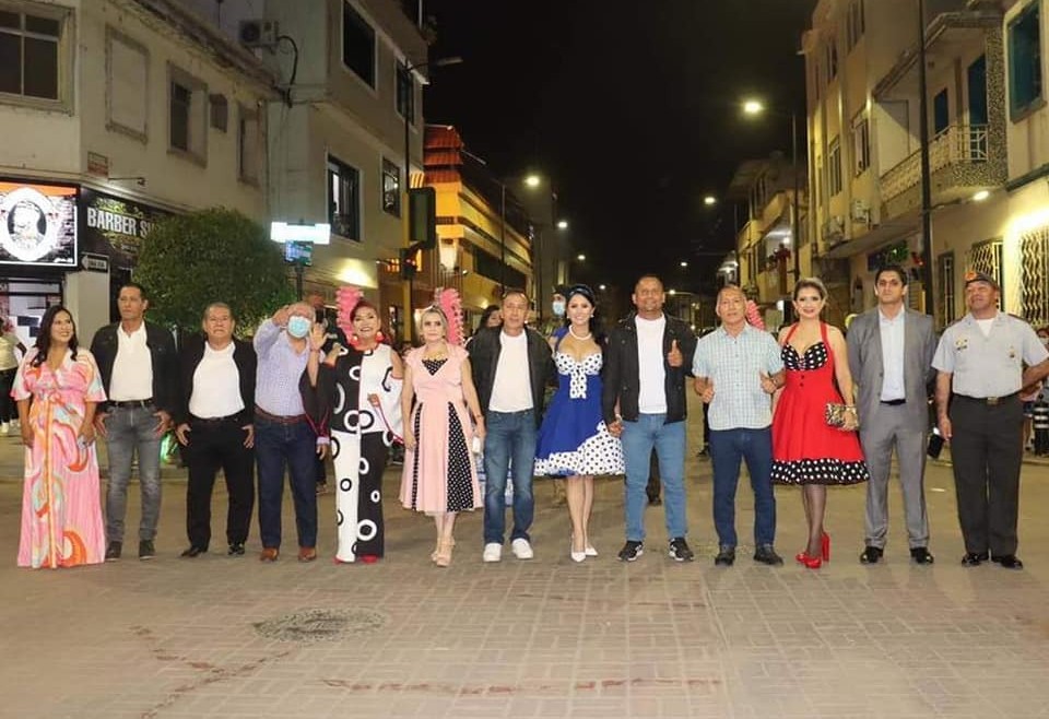 Más de 30.000 personas disfrutaron del pregón nocturno “Luces, Flores y Colores Santa Rosa de Mis Amores”