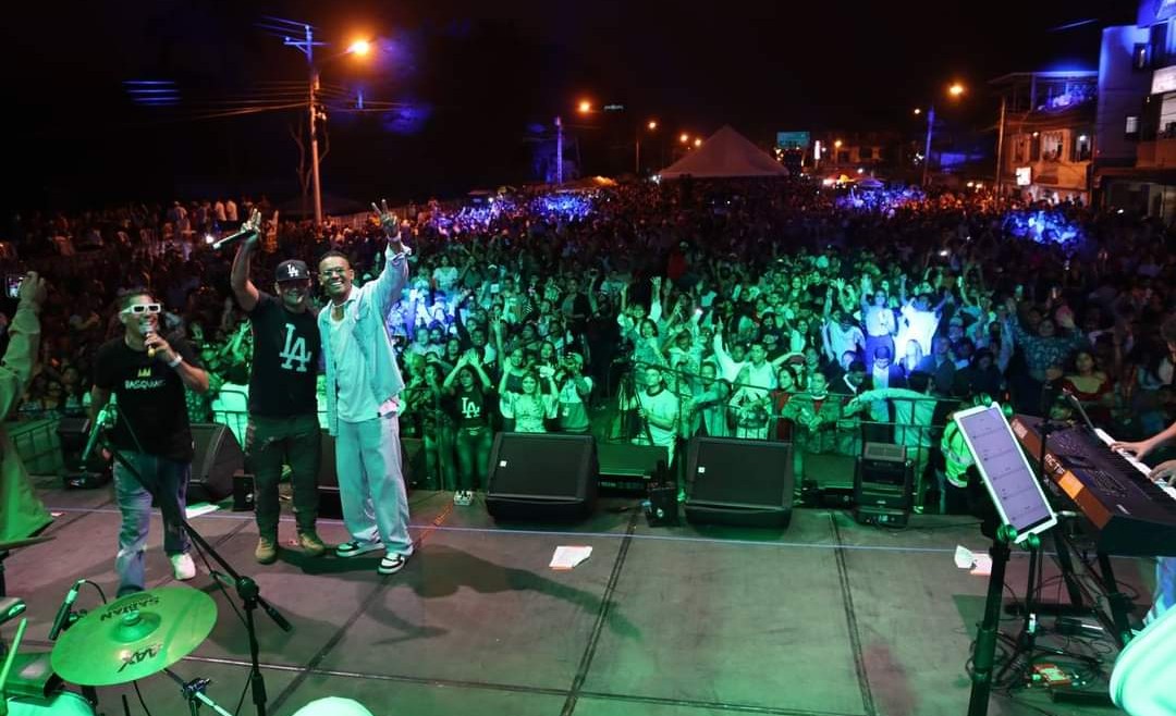 Santa Rosa vibró al ritmo del reguetón y salsa por fiestas patronales