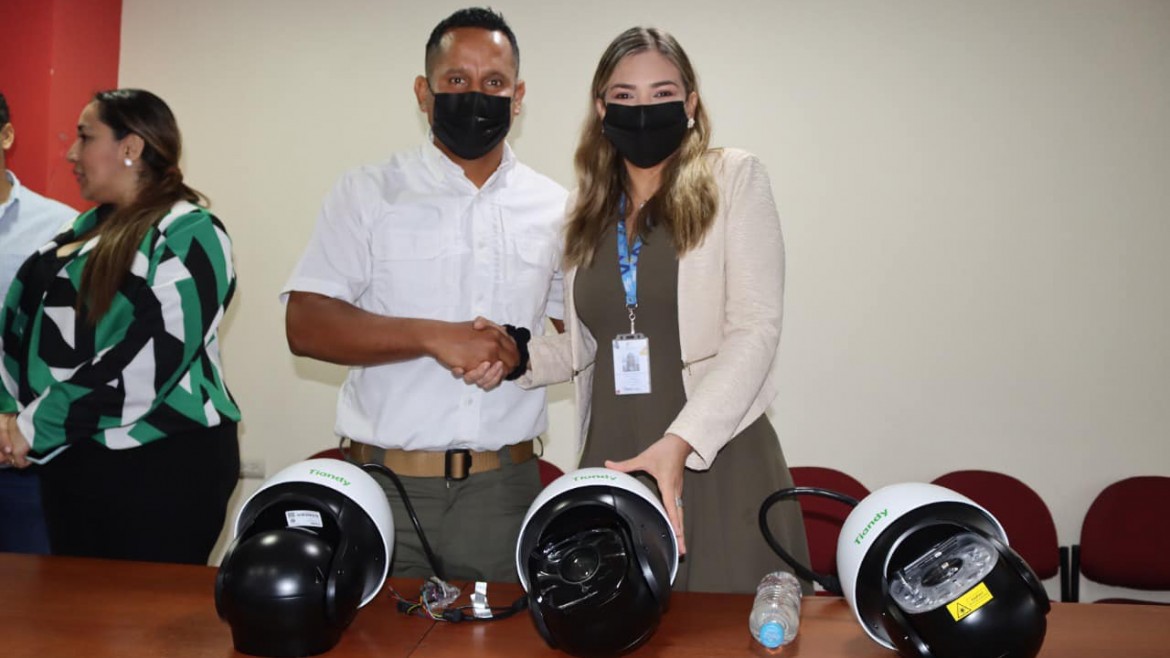 Alcalde Larry Vite entrega segunda fase de plan de seguridad ciudadana con 16 cámaras enlazadas al SIS Ecu 911 y 160 cámaras más para concejos barriales y unidades educativas