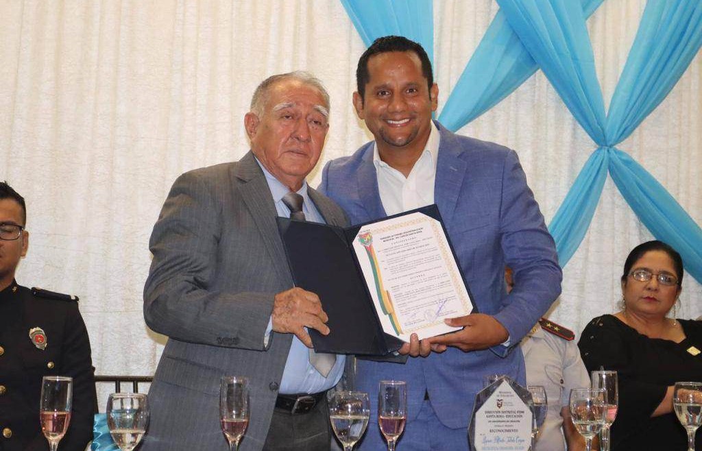 Alcalde Larry Vite recibió reconocimiento por parte del Distrito de Educación 07D06 Santa Rosa