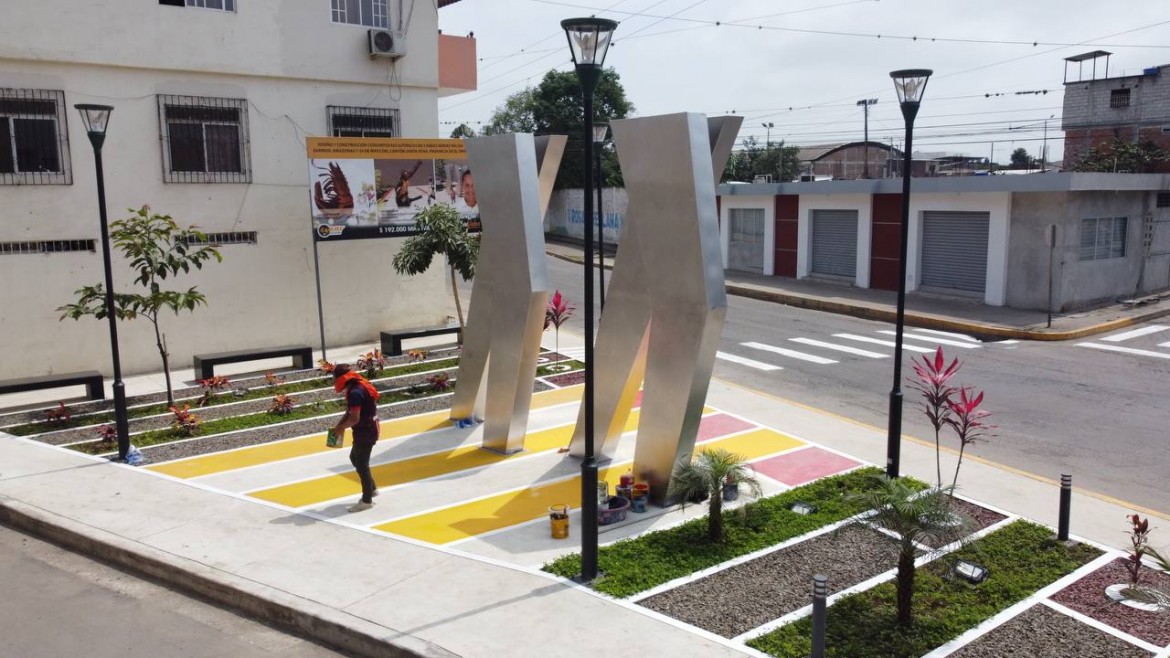 El barrio 24 de Mayo disfrutó de la noche artística cultural en el nuevo monumento a “Los Caminantes”