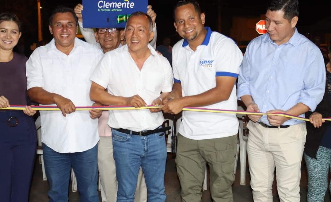 Alcalde Larry Vite y prefecto de El Oro inauguran obra de mejoramiento y asfaltado vial en la parroquia Bellavista