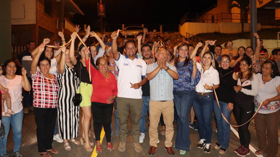 Alcalde Larry Vite y prefecto de El Oro inauguran obra vial en la parroquia La Avanzada