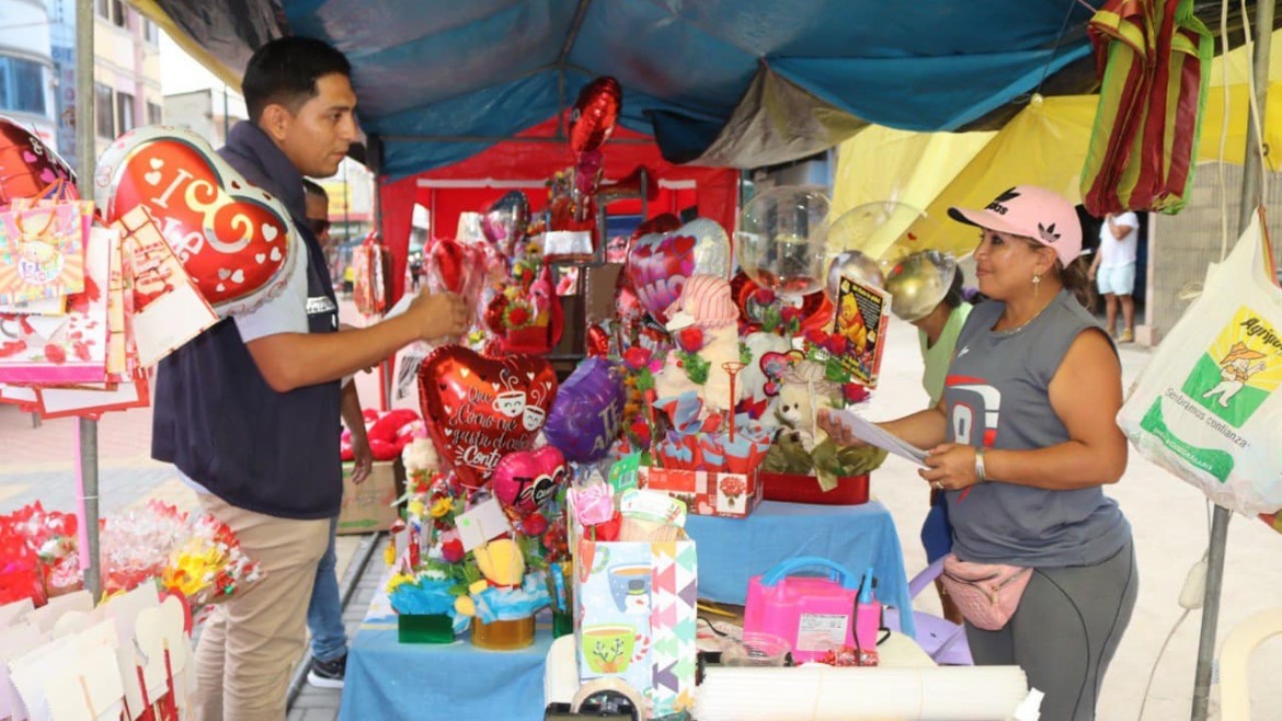 Calle Cuenca habilitada para la venta de obsequios y detalles por San Valentín