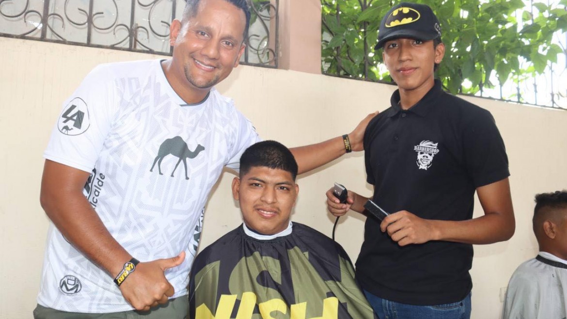Alcalde Larry Vite impulsa brigadas de belleza gratuitas junto a la Academia René y el Área de  Gestión Social del GAD Municipal.
