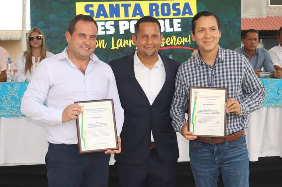 ALCALDE LARRY VITE CEVALLOS, ENTREGA OBRA DE ALCANTARILLADO SANITARIO A MORADORES DE LOS BARRIOS DEL SUR.