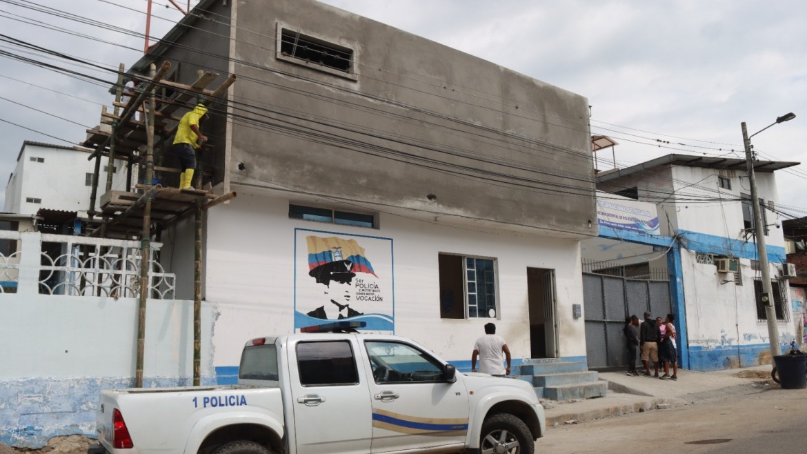 Alcalde Larry Vite, ejecuta proyecto de mejoramiento de unidades policiales para el cantón Santa Rosa.