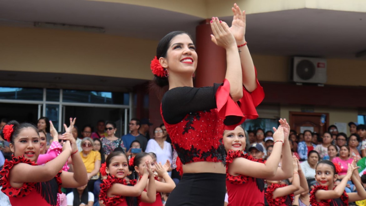3.000 personas disfrutaron de las comparsas “Los ritmos que mueven al mundo”