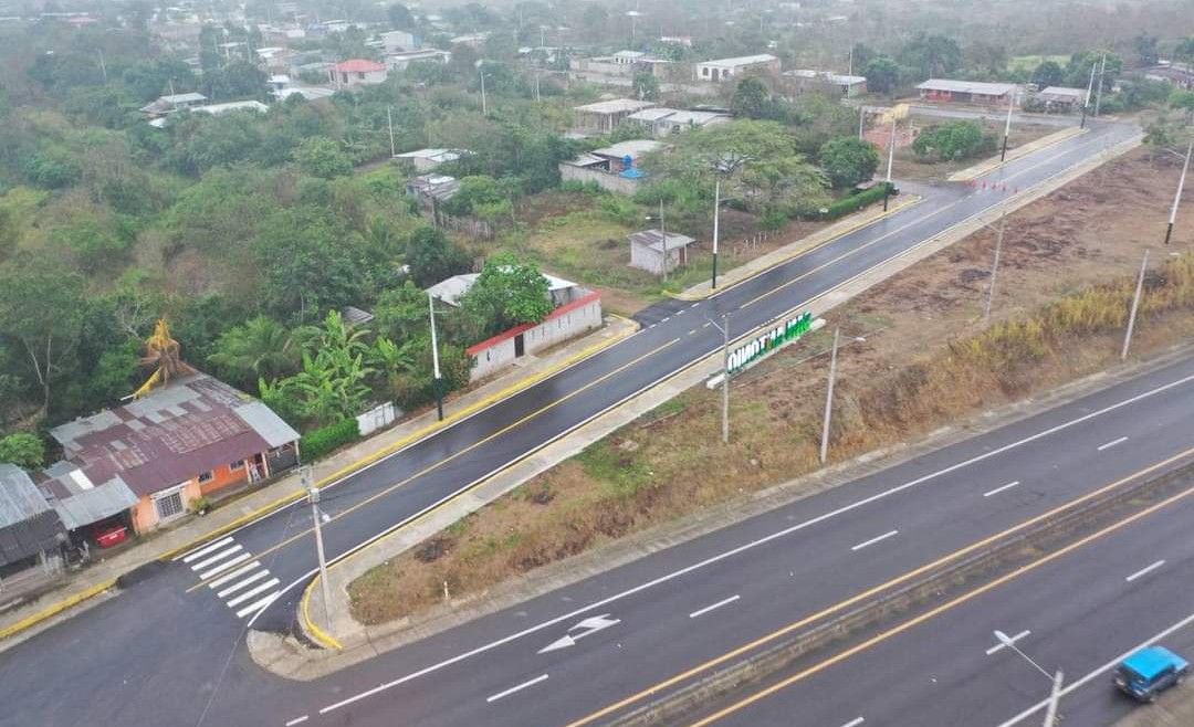 Alcalde Larry Vite y prefecto de El Oro inauguran obra de mejoramiento y asfaltado vial en San Antonio