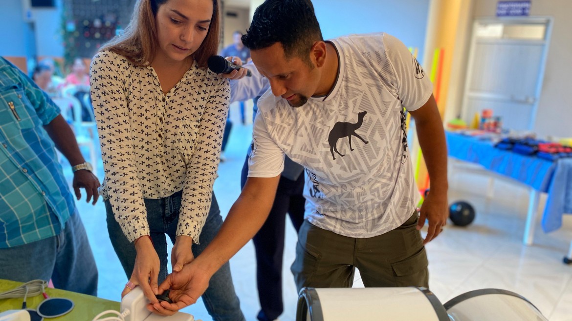 Alcalde Larry Vite realiza la segunda entrega de equipos de fisioterapia del e insumos del 2023 a la Unidad de Servicio Social “Dra. Marlene Nieto de Espinoza”