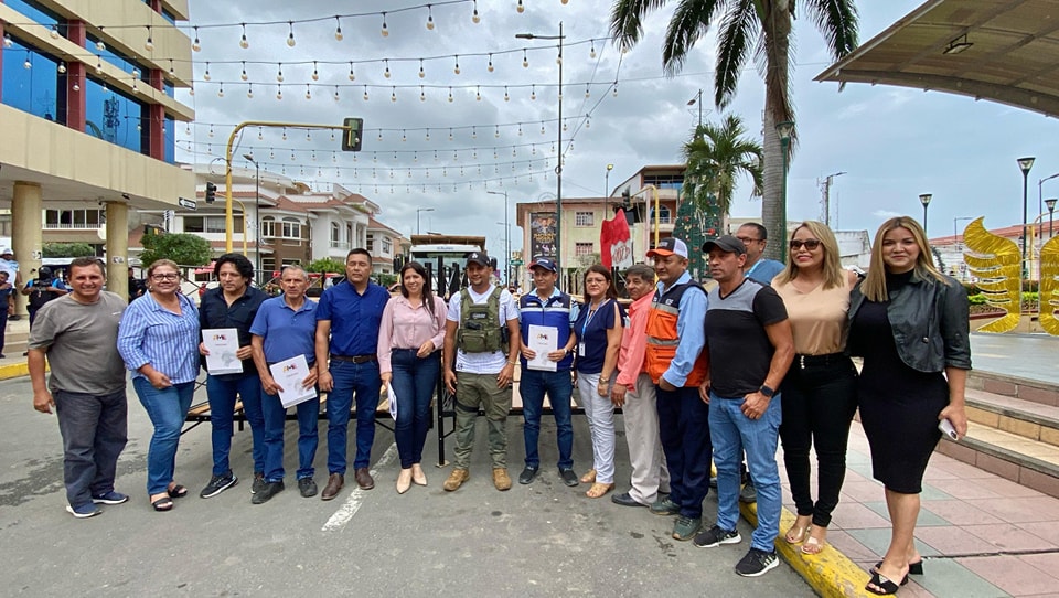 Larry Vite, presidente de AME El Oro, entrega 350 camas a municipios de El Oro