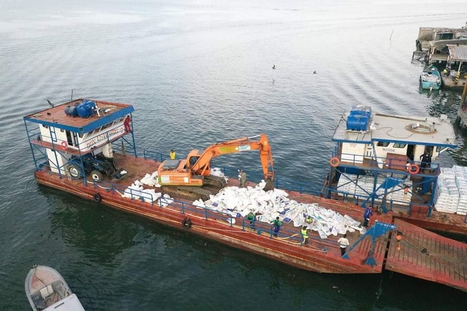 Alcalde Larry Vite inicia proceso de traslado de tulas y maquinarias para trabajos de recuperación de playa en isla Jambelí
