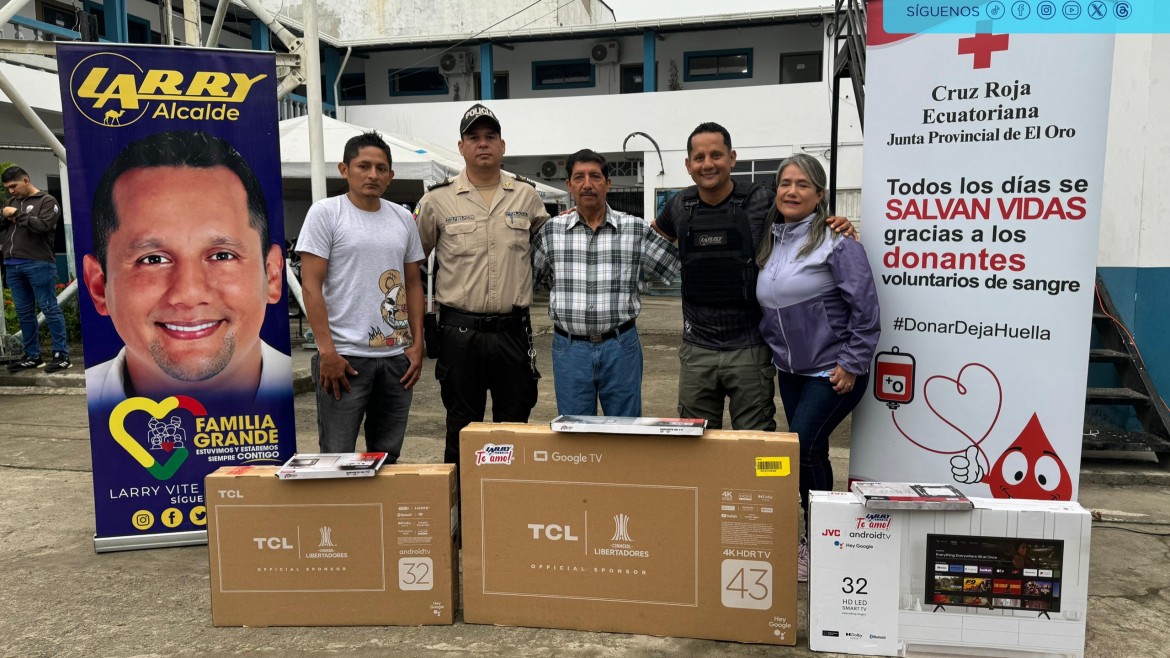 Alcalde Larry Vite entrega premios a donantes voluntarios de sangre