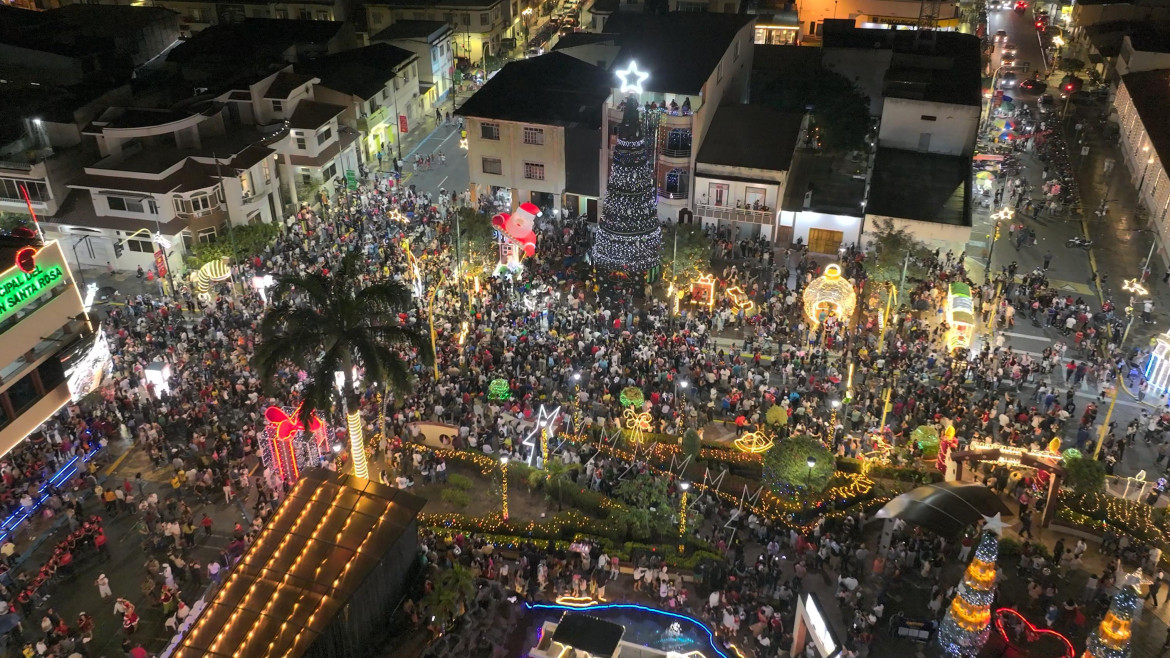 Santa Rosa se ilumina con la mejor zona navideña del Ecuador