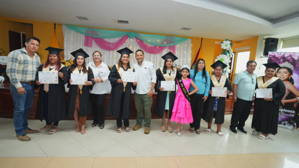 Alcalde Larry impulsa el desarrollo local con talleres para emprendedoras