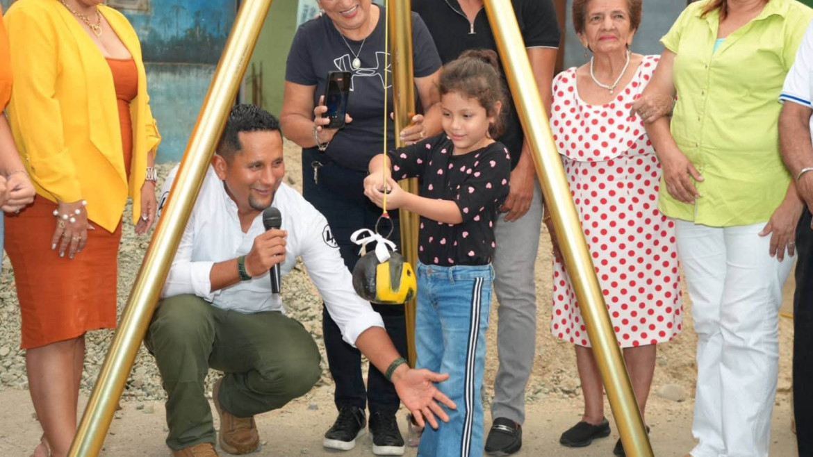 Municipio coloca la primera piedra para la construcción de casa comunal del barrio Amazonas