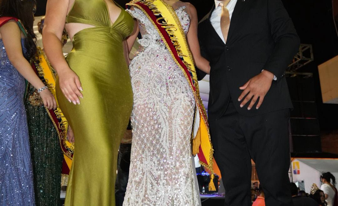Brithany Romero, representante de Manabí, es coronada Reina Nacional del Langostino 2026-2027